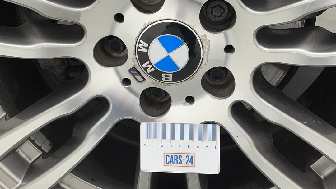 Wheels Hubcap Rear LHS Scratch