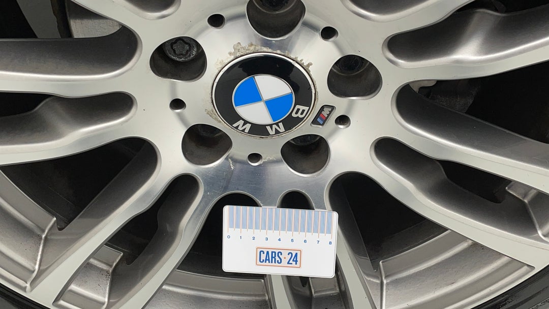 Wheels Hubcap Rear RHS Scratch