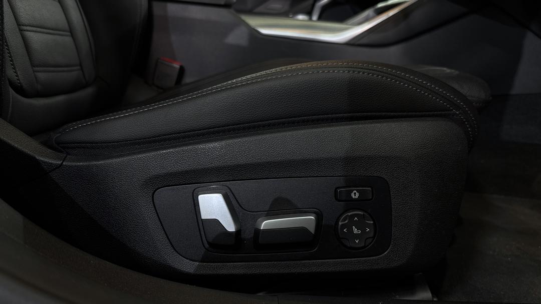 2021 BMW 4 20i M Sport Gran Coupe, Automatic, 15852 km, Drivers Side Adjustment Panel