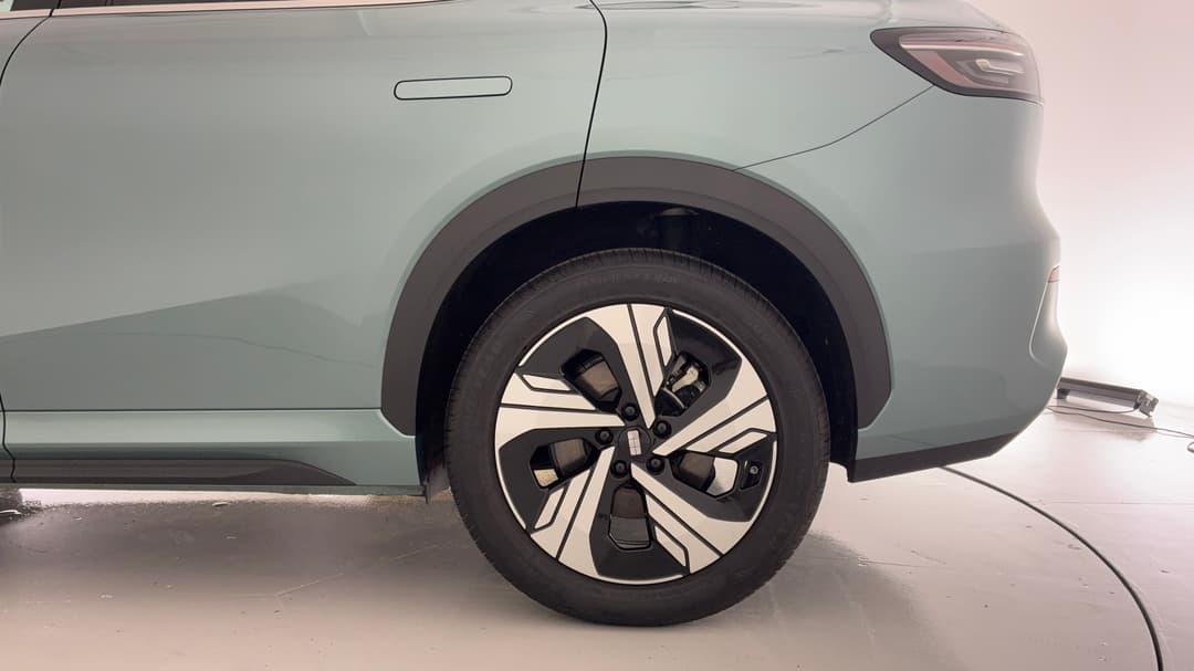 2026 Geely Ex5 Inspire, Automatic, 939 km, Left Rear Wheel