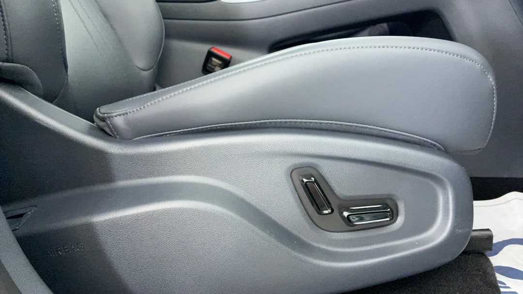 2026 Geely Ex5 Inspire, Automatic, 939 km, Drivers Side Adjustment Panel