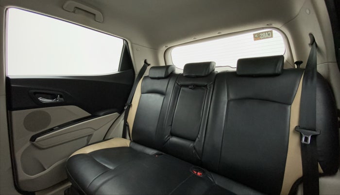 2020 Mahindra XUV300 W8 1.5 DIESEL, Diesel, Manual, 59,013 km, Right Side Rear Door Cabin