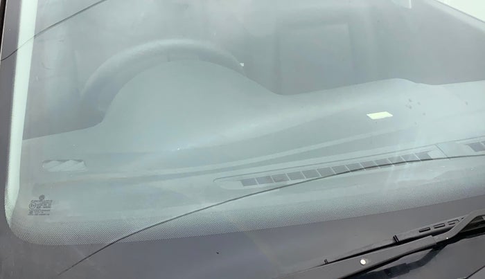 2017 Volkswagen Ameo TRENDLINE 1.2L, Petrol, Manual, 53,066 km, Front windshield - Minor spot on windshield