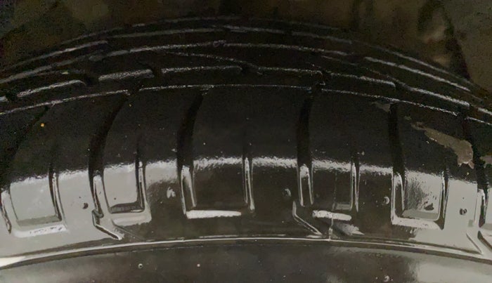 2021 Mahindra XUV300 W4 1.5 DIESEL, Diesel, Manual, 41,391 km, Right Front Tyre Tread
