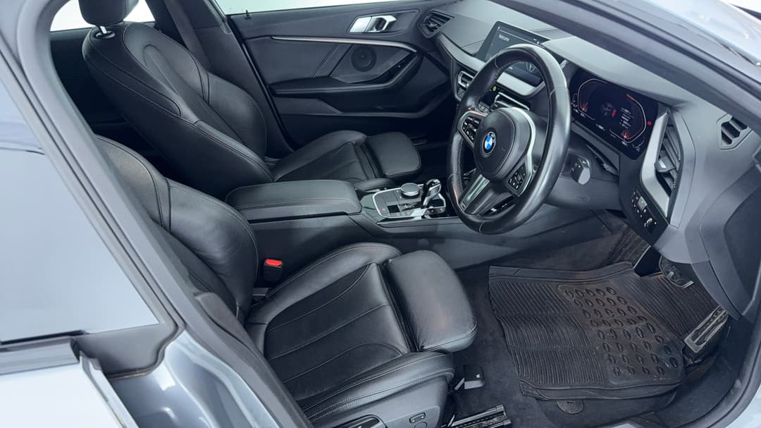 2022 BMW 2 18i M Sport Gran Coupe, Automatic, 52867 km, Right Side Front Door Cabin View