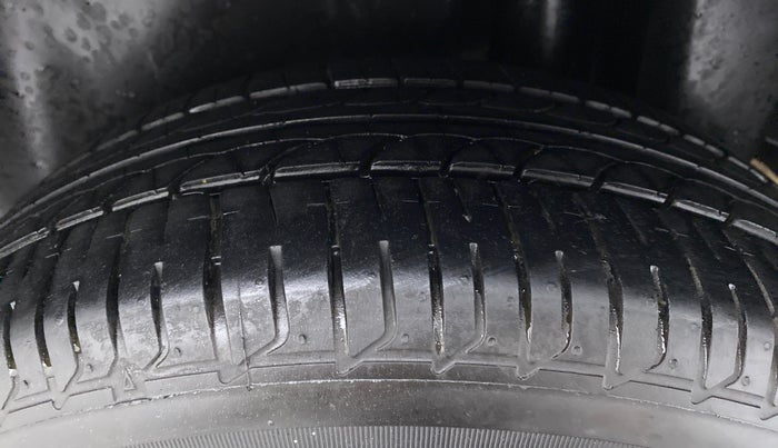 2016 Maruti Ciaz ZXI PLUS, Petrol, Manual, 88,483 km, Left Rear Tyre Tread