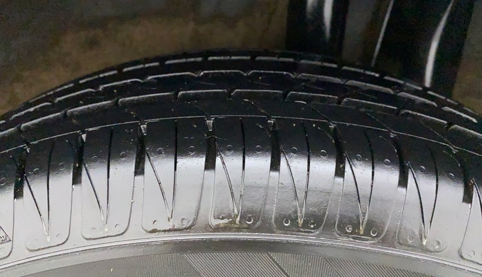 2021 KIA SONET HTX PLUS 1.0 IMT, Petrol, Manual, 19,937 km, Left Rear Tyre Tread