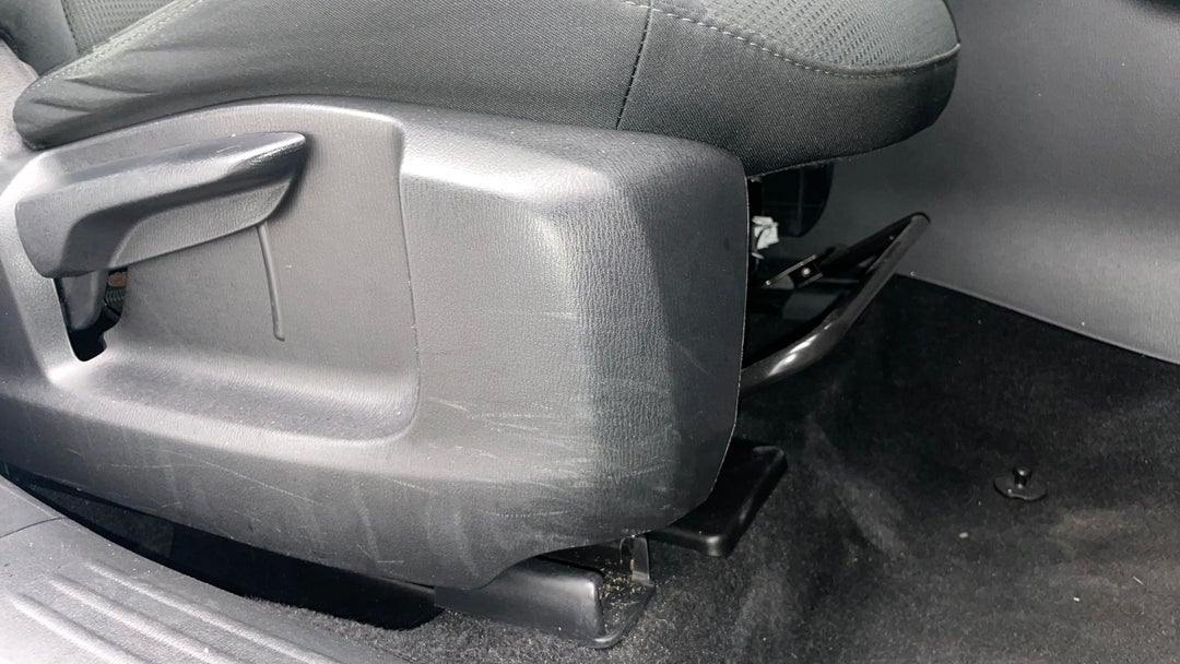 2023 Mazda CX-5 G25 Maxx Sport (FWD), Automatic, 51676 km, Drivers Side Adjustment Panel