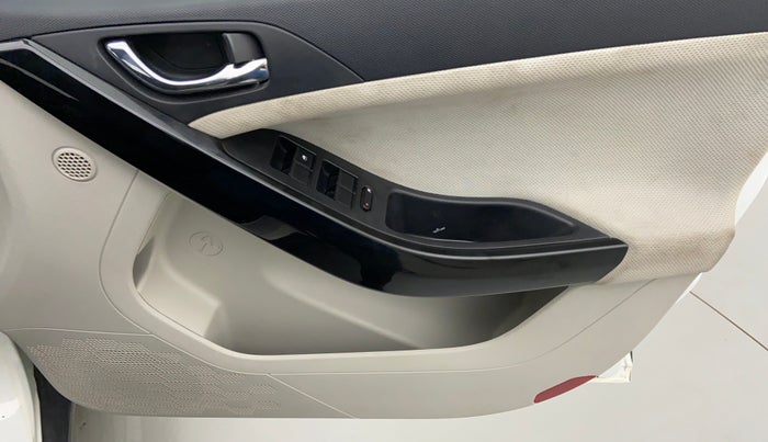 2021 Tata NEXON XZ 1.2, Petrol, Manual, 17,852 km, Driver Side Door Panels Control