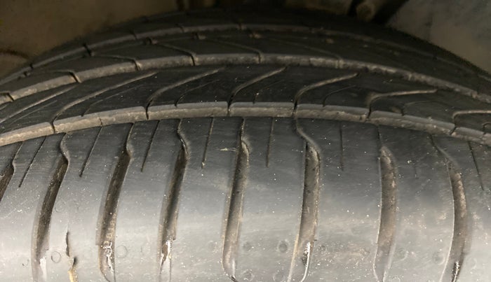 2015 Volkswagen Vento HIGHLINE DIESEL, Diesel, Manual, 85,009 km, Right Front Tyre Tread