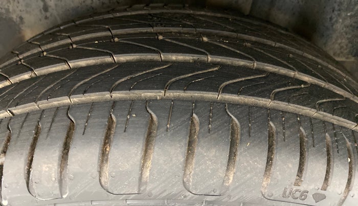 2015 Volkswagen Vento HIGHLINE DIESEL, Diesel, Manual, 85,009 km, Left Rear Tyre Tread