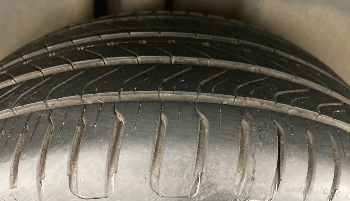 2015 Volkswagen Vento HIGHLINE DIESEL, Diesel, Manual, 85,009 km, Right Rear Tyre Tread