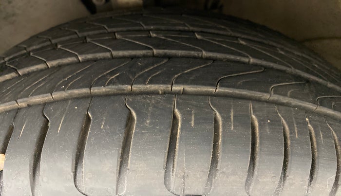 2015 Volkswagen Vento HIGHLINE DIESEL, Diesel, Manual, 85,009 km, Left Front Tyre Tread