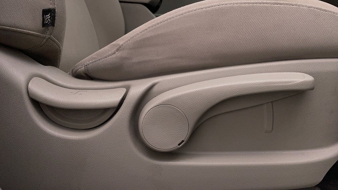 2017 Kia Carnival S, Automatic, 126569 km, Drivers Side Adjustment Panel