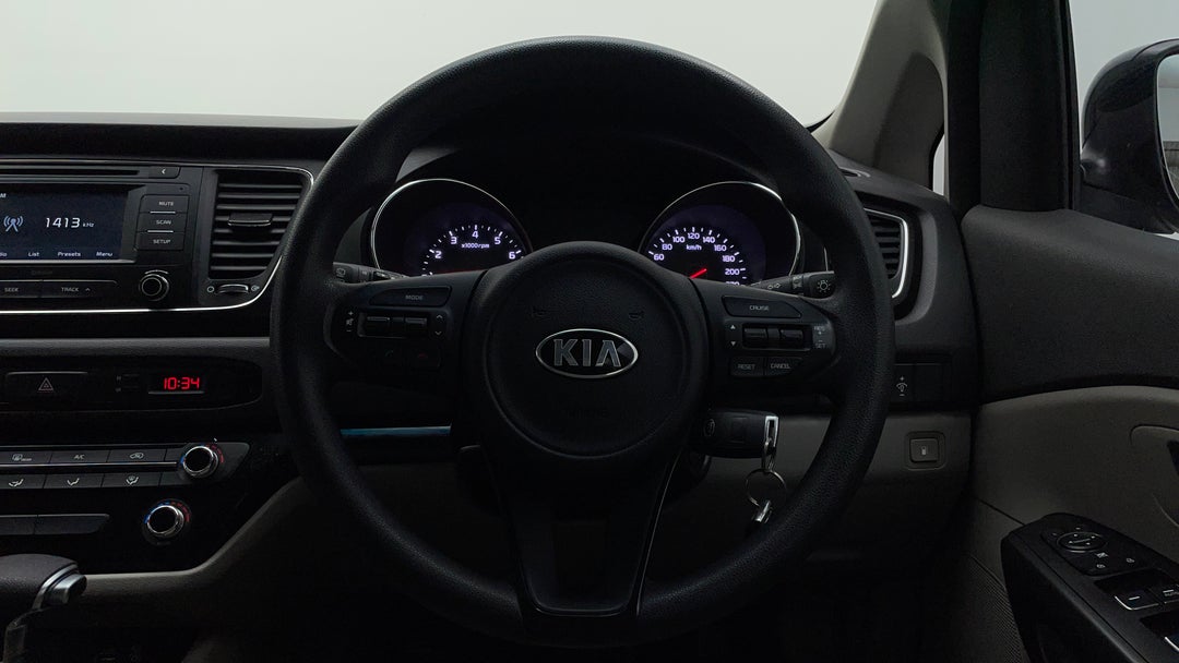 2017 Kia Carnival S, Automatic, 126569 km, Steering Wheel Close-up