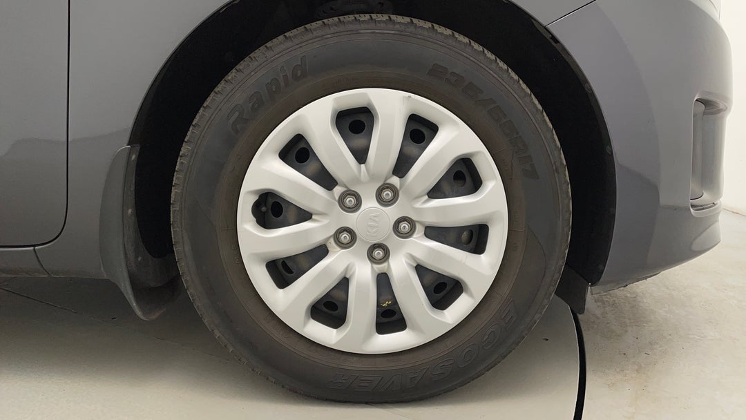 2017 Kia Carnival S, Automatic, 126569 km, Right Front Wheel