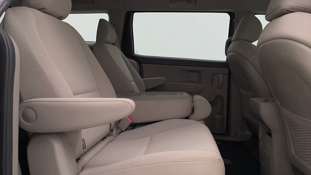2017 Kia Carnival S, Automatic, 126569 km, Right Side Rear Door Cabin View