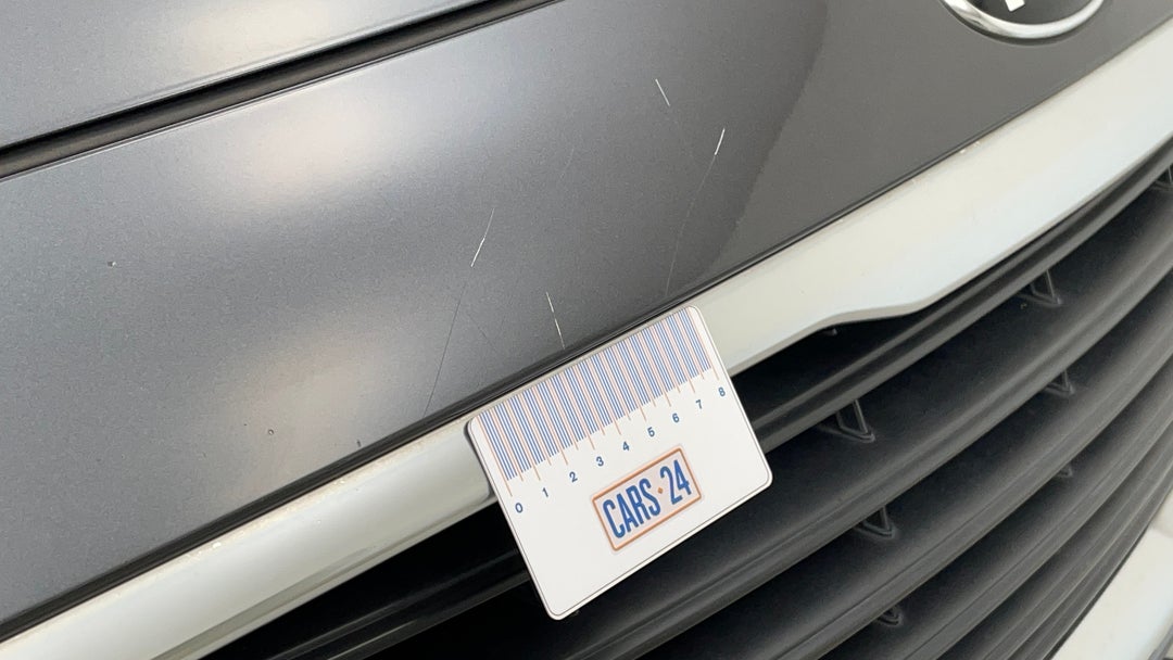 2017 Kia Carnival S, Automatic, 126569 km, Bumper Front Scratch