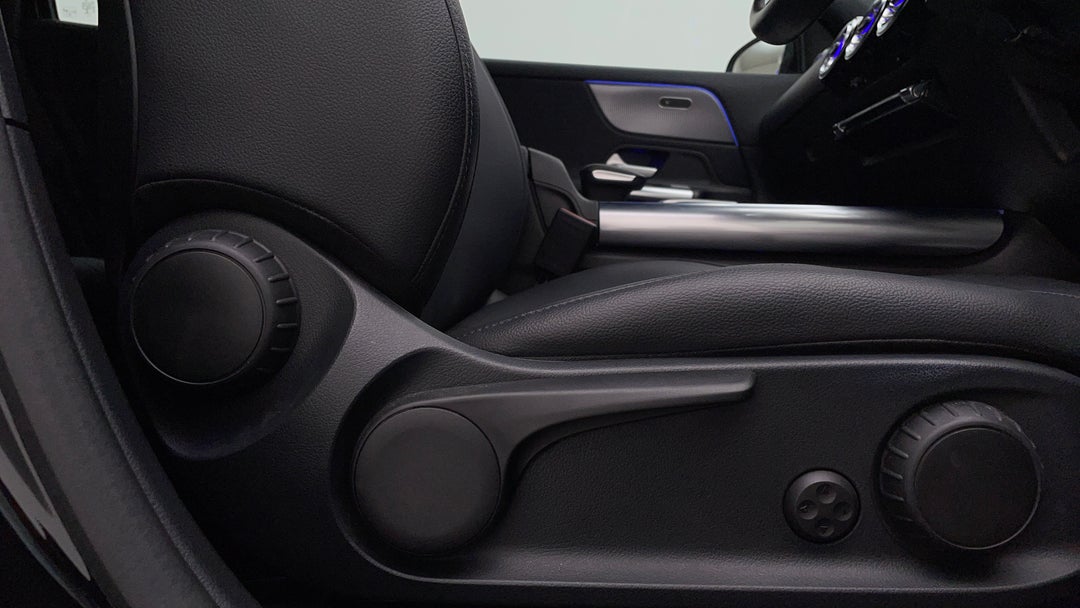 2022 Mercedes-benz GLA 200, Automatic, 24049 km, Drivers Side Adjustment Panel