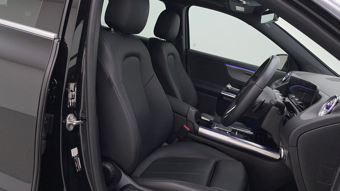 2022 Mercedes-benz GLA 200, Automatic, 24049 km, Right Side Front Door Cabin View