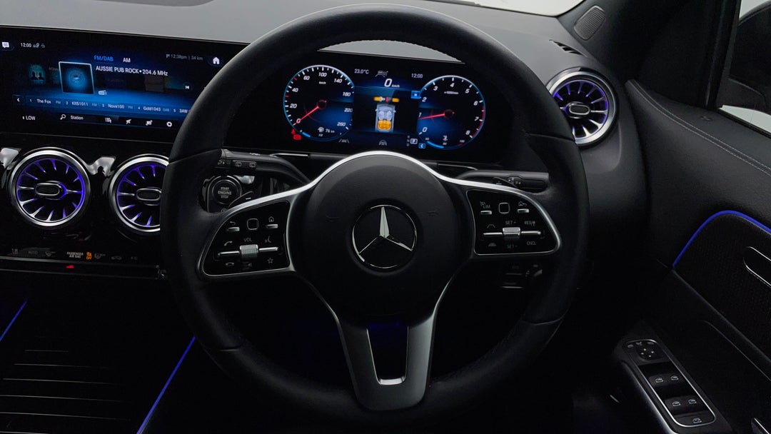 2022 Mercedes-benz GLA 200, Automatic, 24049 km, Steering Wheel Close-up