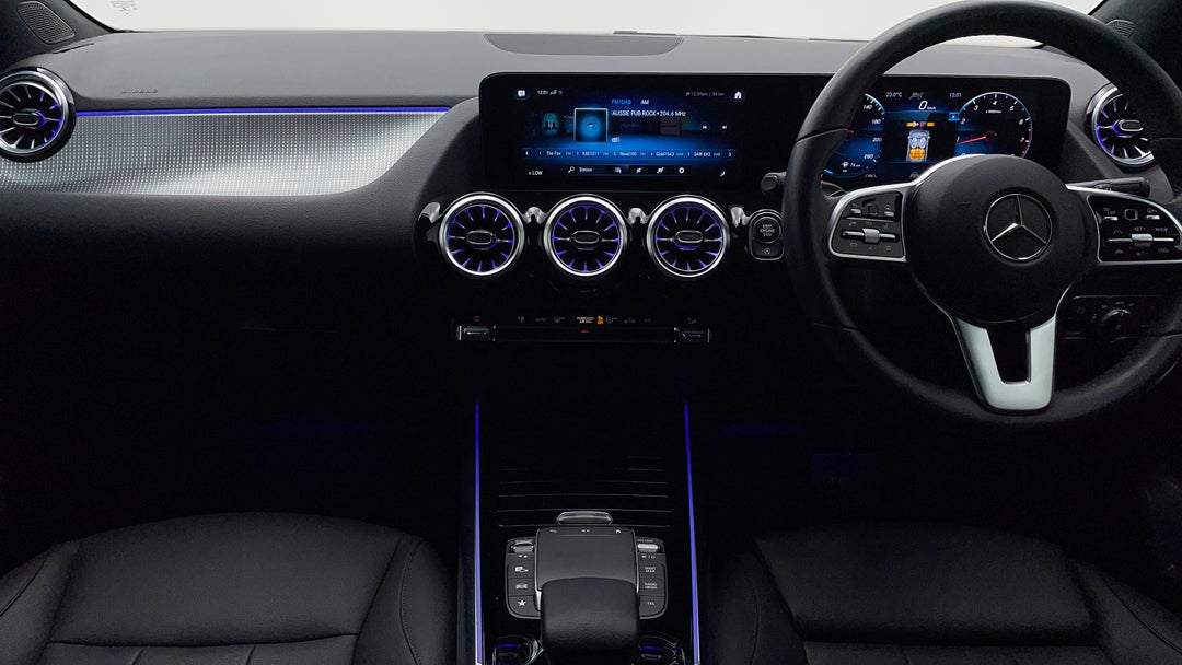 2022 Mercedes-benz GLA 200, Automatic, 24049 km, Center Console