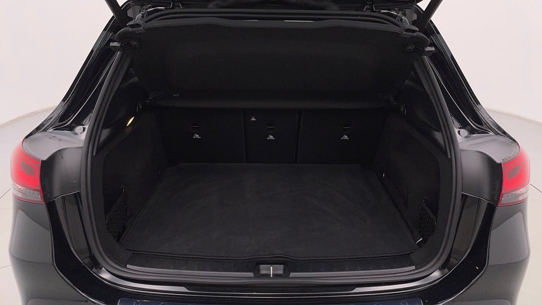 2022 Mercedes-benz GLA 200, Automatic, 24049 km, Boot Inside View