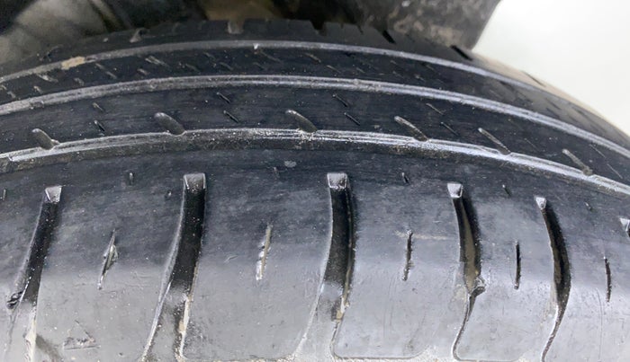 2018 Maruti Swift LXI, Petrol, Manual, 19,684 km, Left Rear Tyre Tread