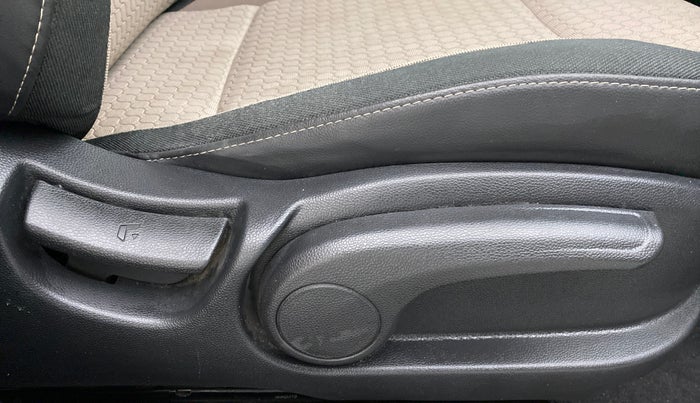 2017 Hyundai Elite i20 SPORTZ 1.2, Petrol, Manual, 16,768 km, Driver Side Adjustment Panel