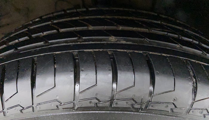 2019 Hyundai VENUE SX(O) CRDi, Diesel, Manual, 35,923 km, Right Front Tyre Tread
