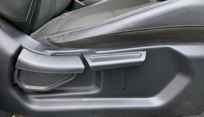 2019 Hyundai VENUE SX(O) CRDi, Diesel, Manual, 35,923 km, Driver Side Adjustment Panel