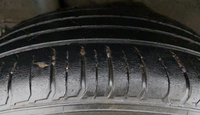 2019 Hyundai VENUE SX(O) CRDi, Diesel, Manual, 35,923 km, Right Rear Tyre Tread