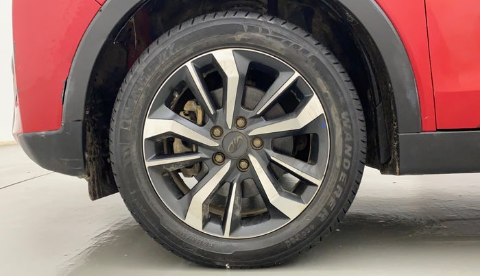 2019 Mahindra XUV300 W8(O) 1.2 PETROL DUAL TONE, Petrol, Manual, 14,483 km, Left Front Wheel