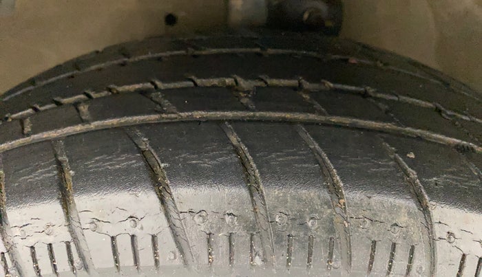2015 Maruti Celerio VXI AMT, Petrol, Automatic, 36,481 km, Left Front Tyre Tread