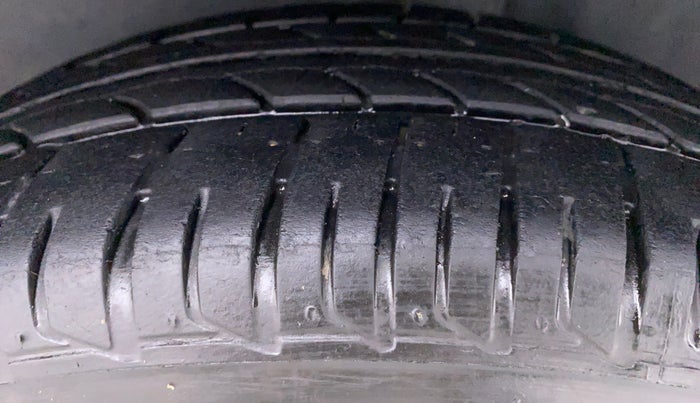 2015 Volkswagen Polo TRENDLINE 1.5L DIESEL, Diesel, Manual, 83,196 km, Left Rear Tyre Tread