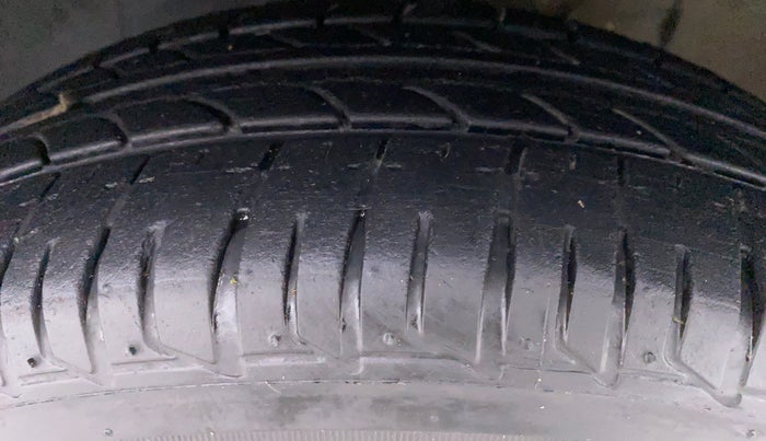 2015 Volkswagen Polo TRENDLINE 1.5L DIESEL, Diesel, Manual, 83,196 km, Left Front Tyre Tread