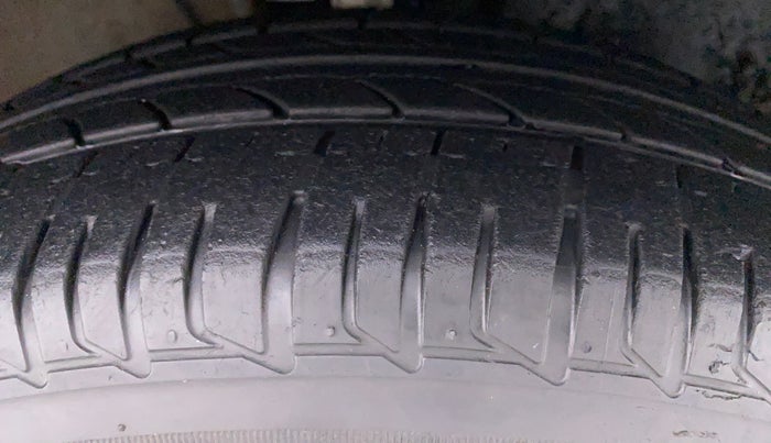 2015 Volkswagen Polo TRENDLINE 1.5L DIESEL, Diesel, Manual, 83,196 km, Right Front Tyre Tread