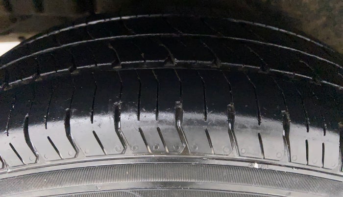 2015 Maruti Swift Dzire VXI 1.2 BS IV, Petrol, Manual, 25,493 km, Right Rear Tyre Tread