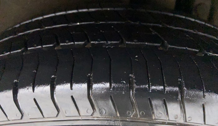 2015 Maruti Swift Dzire VXI 1.2 BS IV, Petrol, Manual, 25,493 km, Left Rear Tyre Tread
