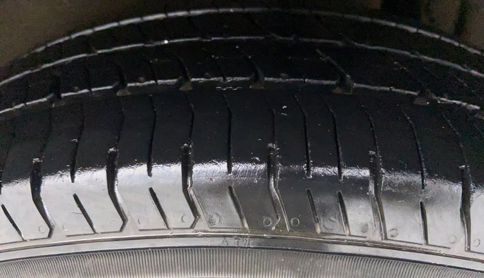 2015 Maruti Swift Dzire VXI 1.2 BS IV, Petrol, Manual, 25,493 km, Right Front Tyre Tread