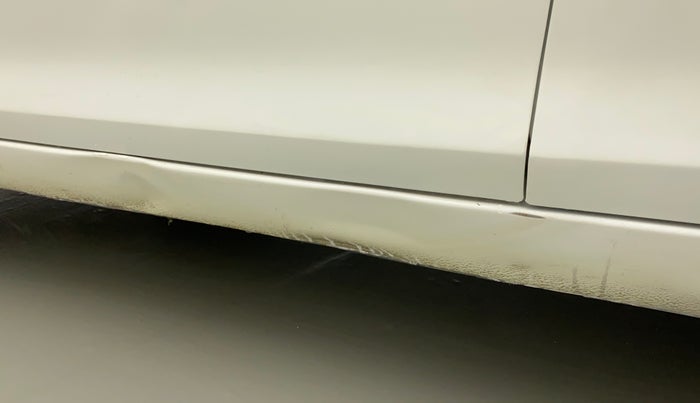 2014 Maruti Swift Dzire VXI, Petrol, Manual, 58,242 km, Left running board - Paint is slightly faded