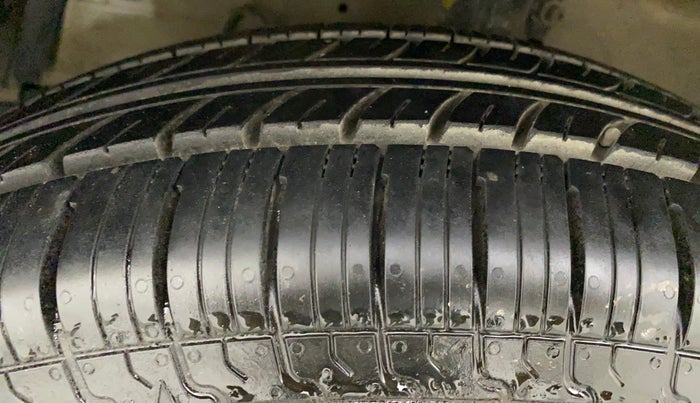 2014 Maruti Swift Dzire VXI, Petrol, Manual, 58,242 km, Left Front Tyre Tread