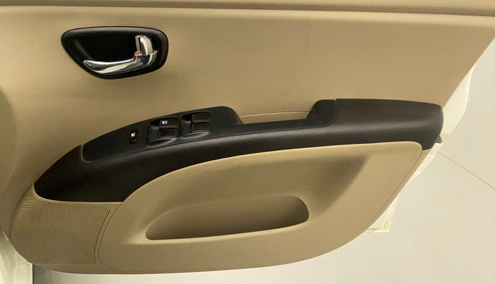 2011 Hyundai i10 MAGNA 1.1, Petrol, Manual, 79,115 km, Driver Side Door Panels Control