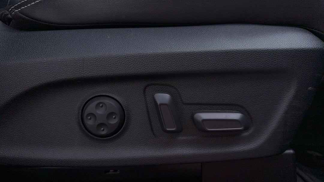 2022 LDV D90 Executive (4wd) D20, Automatic, 105850 km, Drivers Side Adjustment Panel