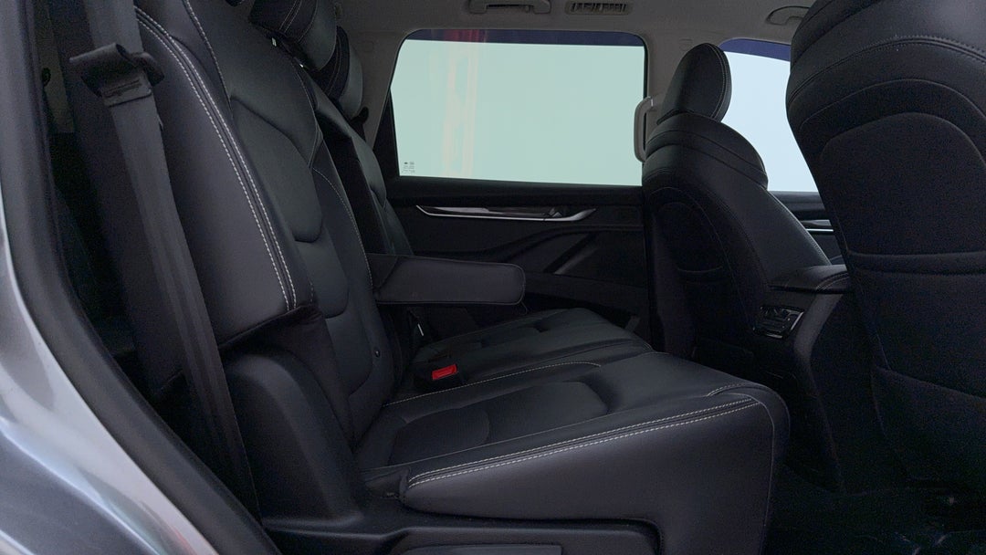 2022 LDV D90 Executive (4wd) D20, Automatic, 105850 km, Right Side Rear Door Cabin View