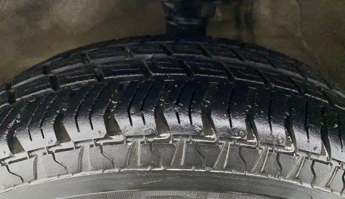 2016 Maruti Alto 800 LXI, Petrol, Manual, 28,187 km, Left Front Tyre Tread