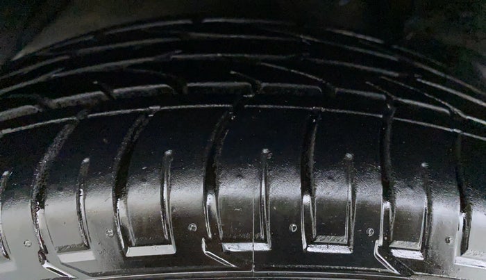 2021 Mahindra XUV300 1.2 W6 MT, Petrol, Manual, 9,814 km, Left Front Tyre Tread