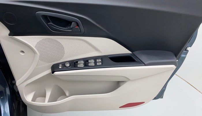 2021 Mahindra XUV300 1.2 W6 MT, Petrol, Manual, 9,814 km, Driver Side Door Panels Control
