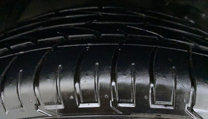 2021 Mahindra XUV300 1.2 W6 MT, Petrol, Manual, 9,814 km, Right Rear Tyre Tread