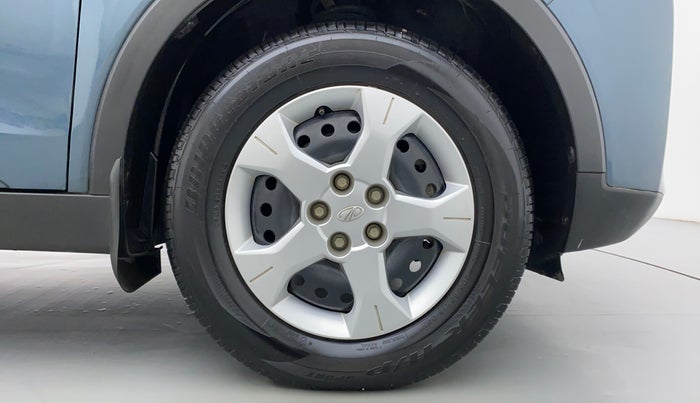 2021 Mahindra XUV300 1.2 W6 MT, Petrol, Manual, 9,814 km, Right Front Wheel
